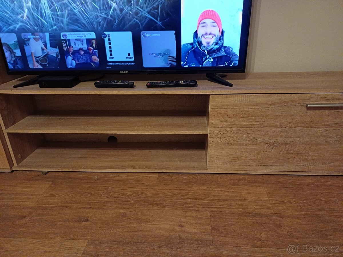 PRODÁM HEZKOU OBÝVACÍ STĚNU LEVANO DUB SONOMA
- 6