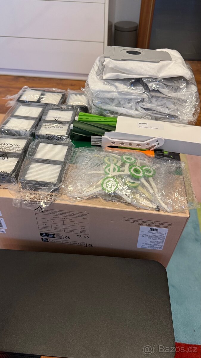 Robotický vysavač iRobot Roomba J7+ SPOUSTA PŘÍSLUŠENSTVÍ - 6