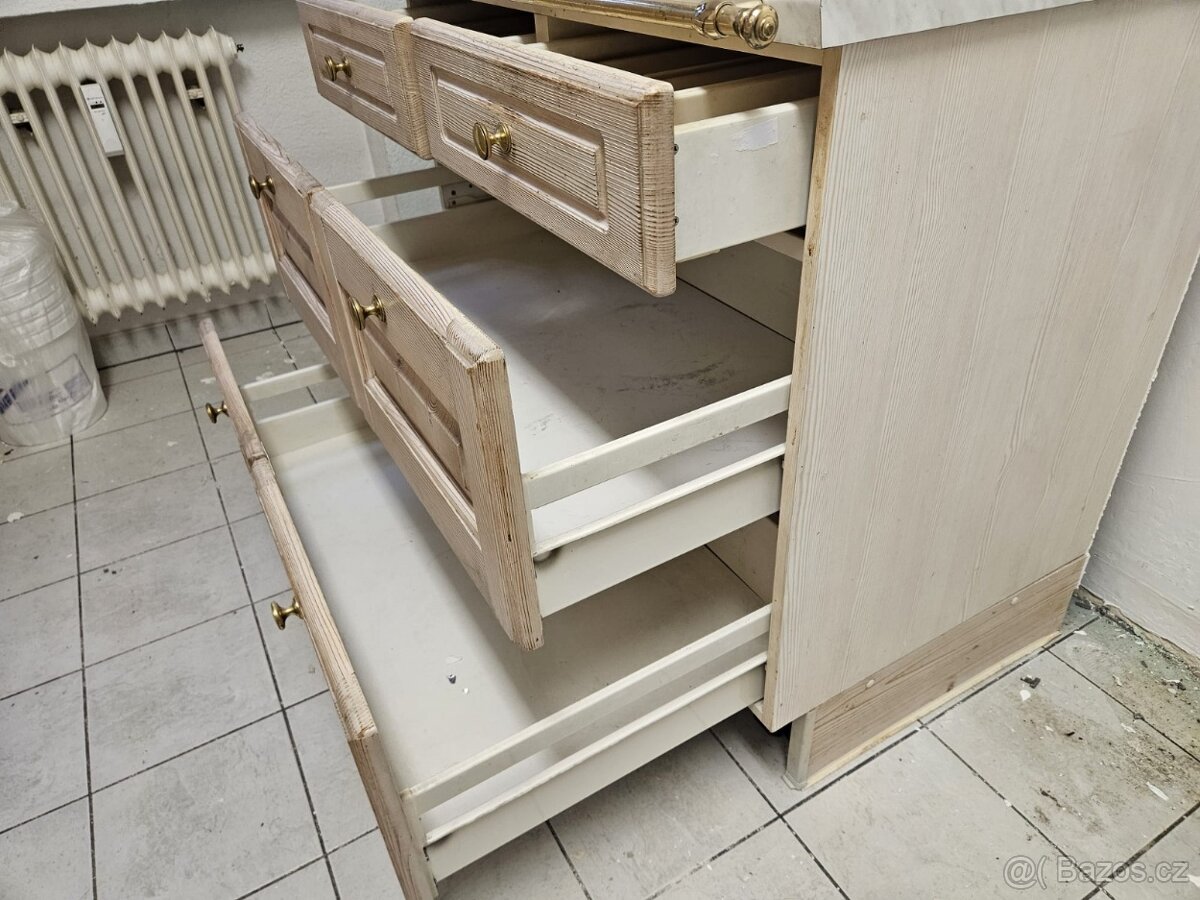 Masivní kuchyňská linka z Německa se spotřebiči - 6