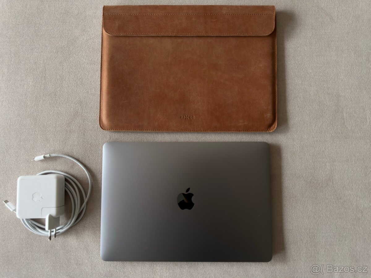 MacBook Pro 13" 2022 M2 / 8GB / 256GB - Vesmírně šedý - 6