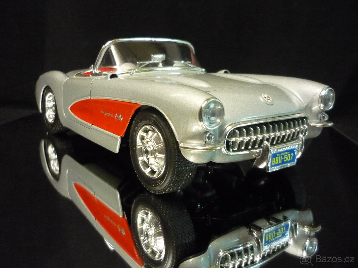 Chevrolet Corvette 1957 stříbrný Bburago 1/18 - 6