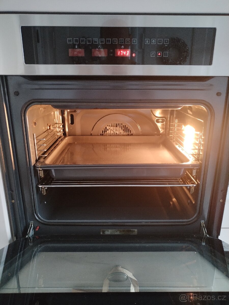 Vestavná horkovzdušná trouba TEKA - 6