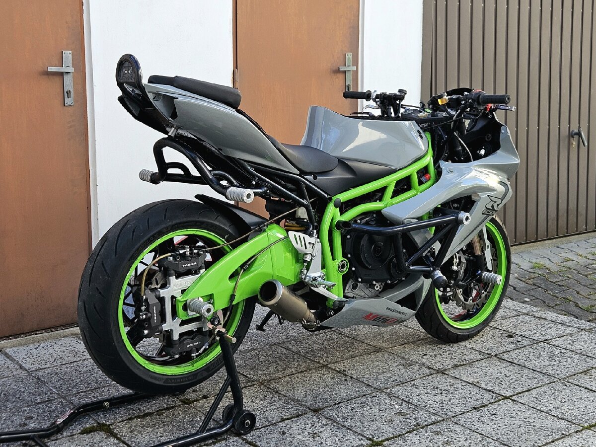 Suzuki GSX-R 750 K7 Stunt - 6