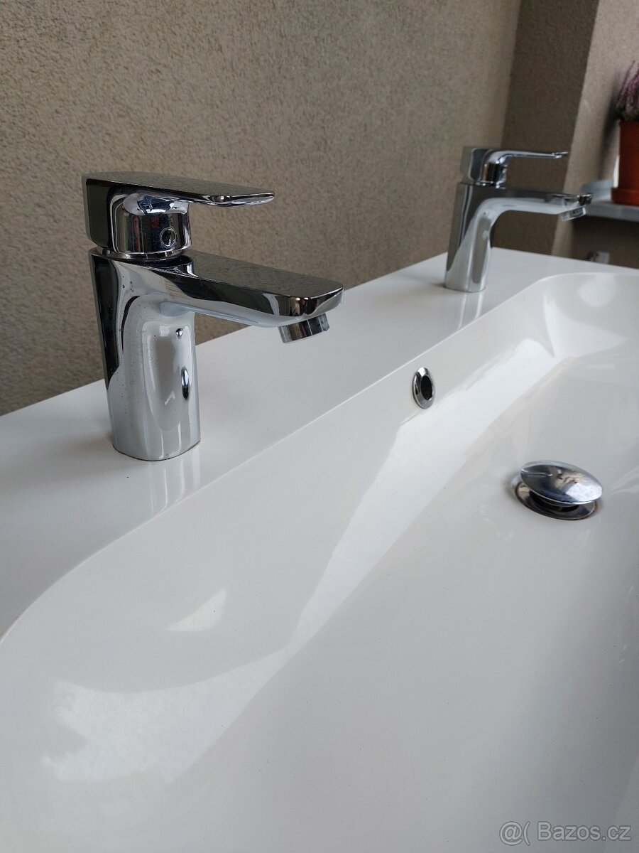 Umyvadlová skříňka s umyvadlem - 6