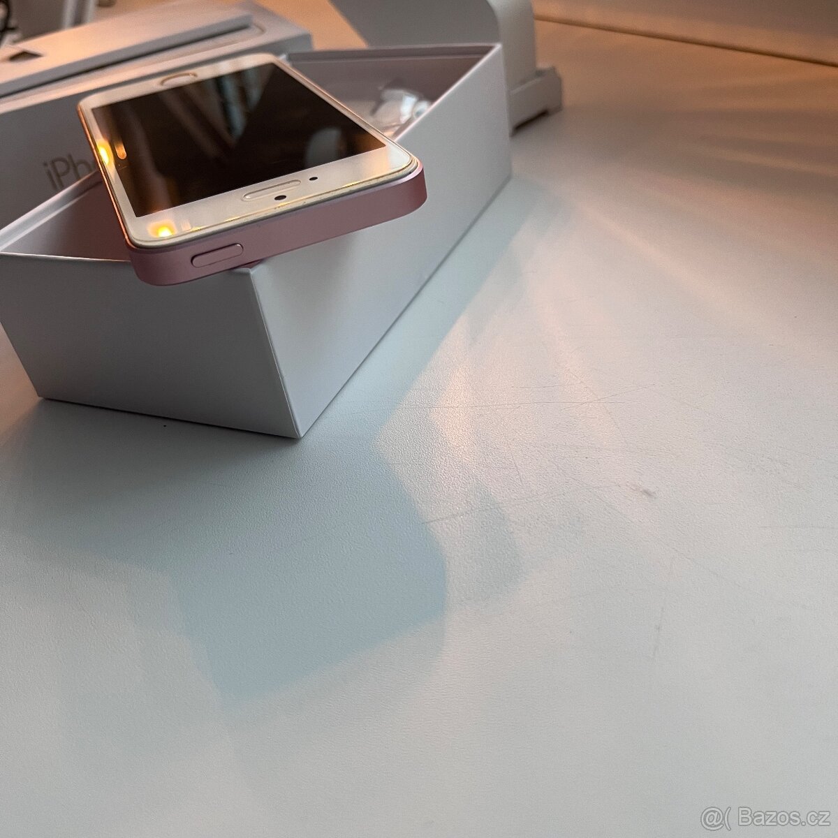 IPhone SE 32 GB zlatorůžový - 6