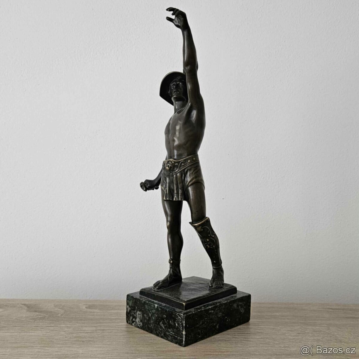 STAROŽITNÁ BRONZOVÁ SOCHA - GLADIÁTOR - 6