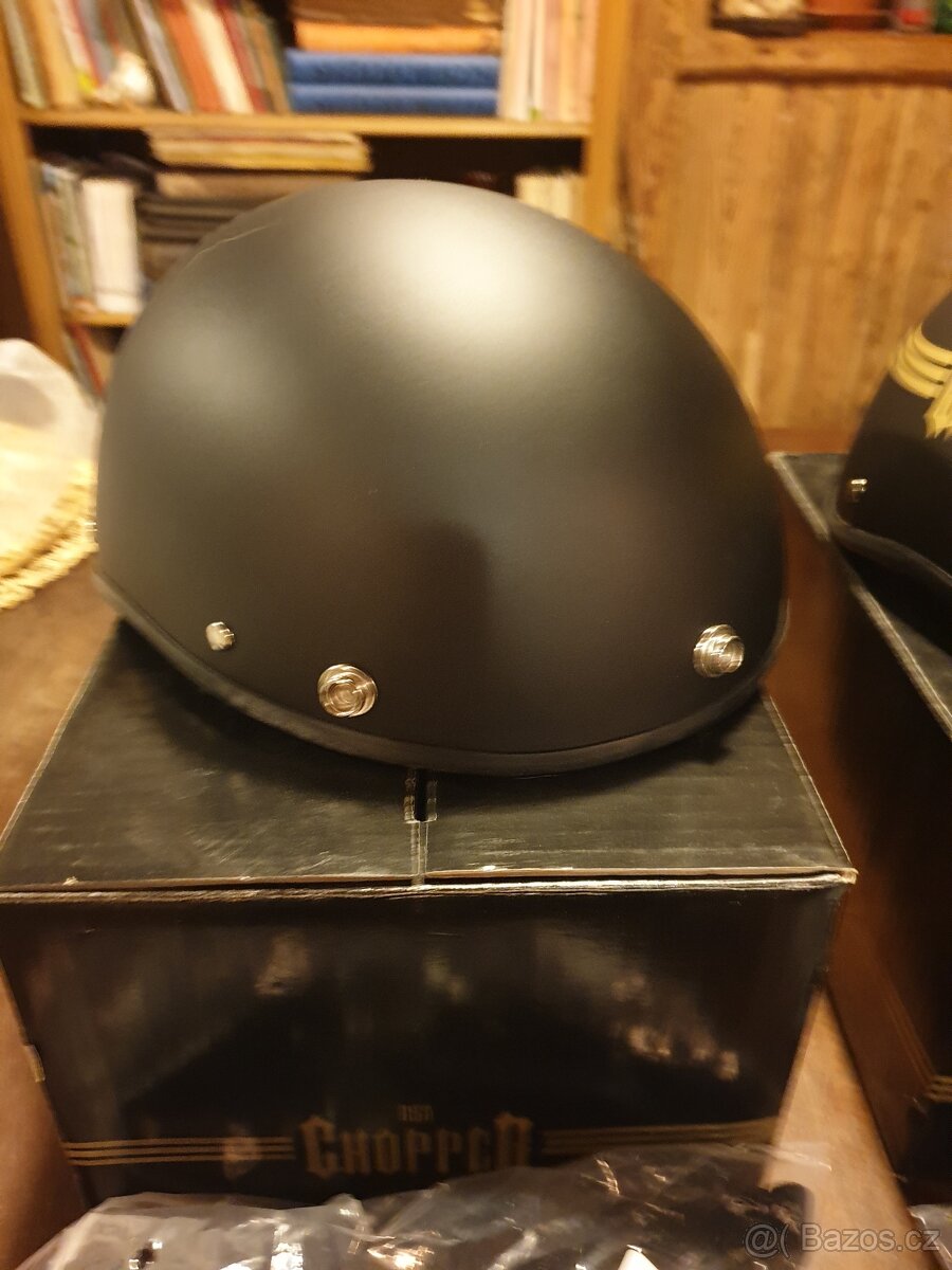 PŘILBA NA MOTORKU CHOPPER - 6