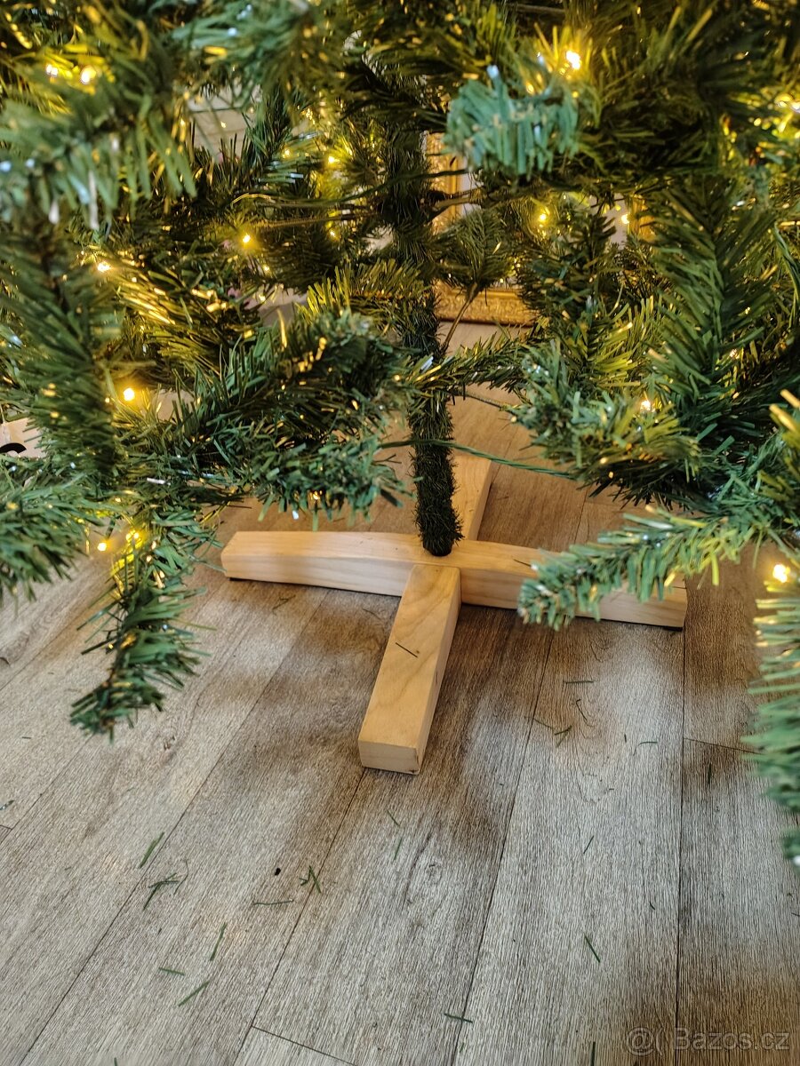 Umělý vánoční stromek s LED osvětlením a dřevěným - 6