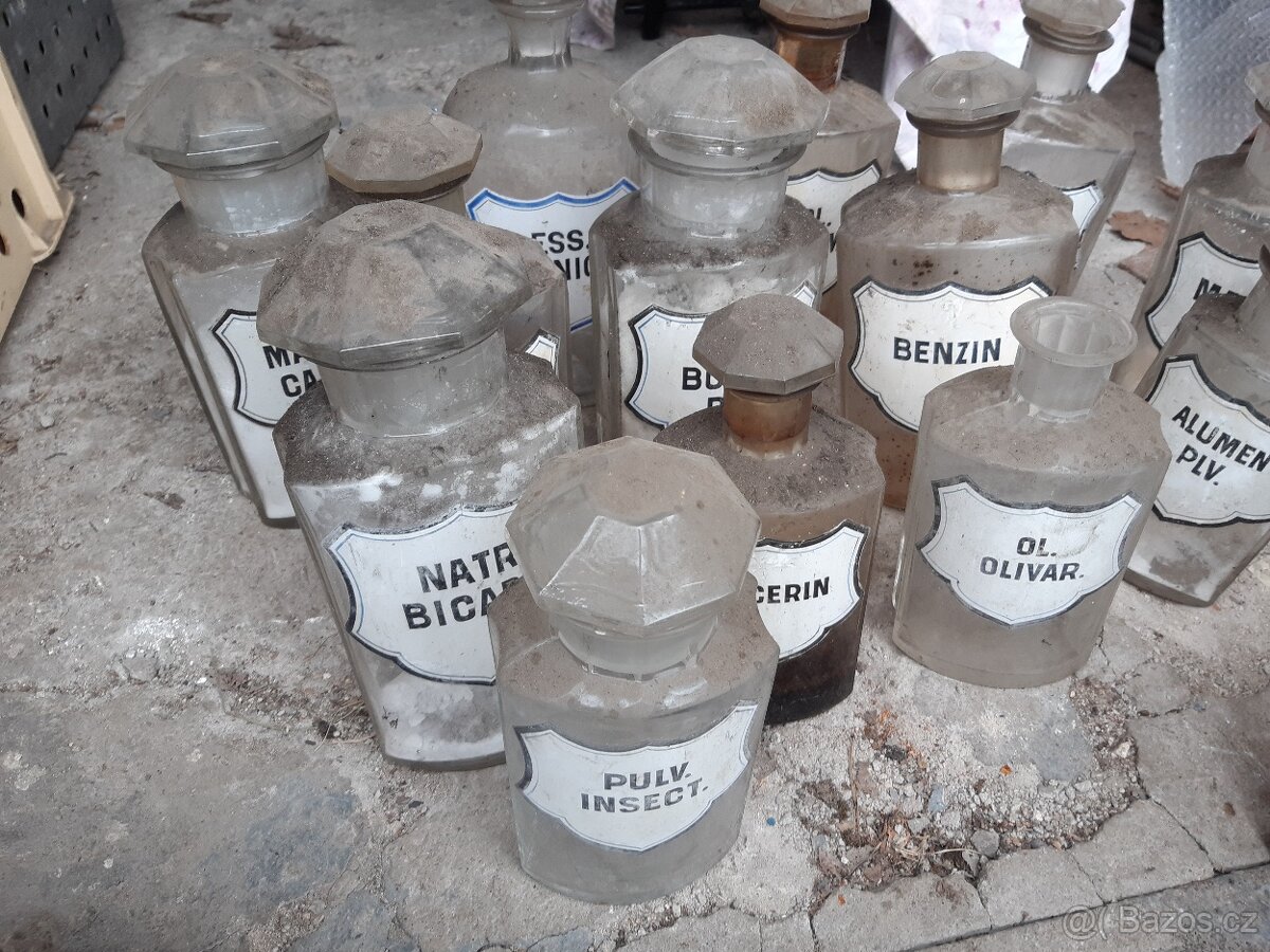 Staré vybavení lékárny - 6