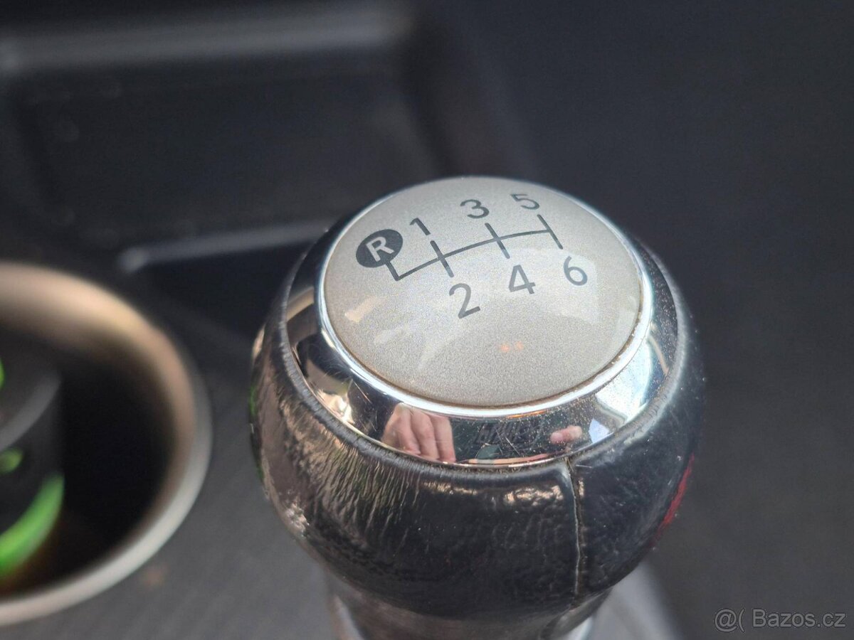 Toyota RAV4 2.0 nafta 2015 tažné 1. majitel - 6