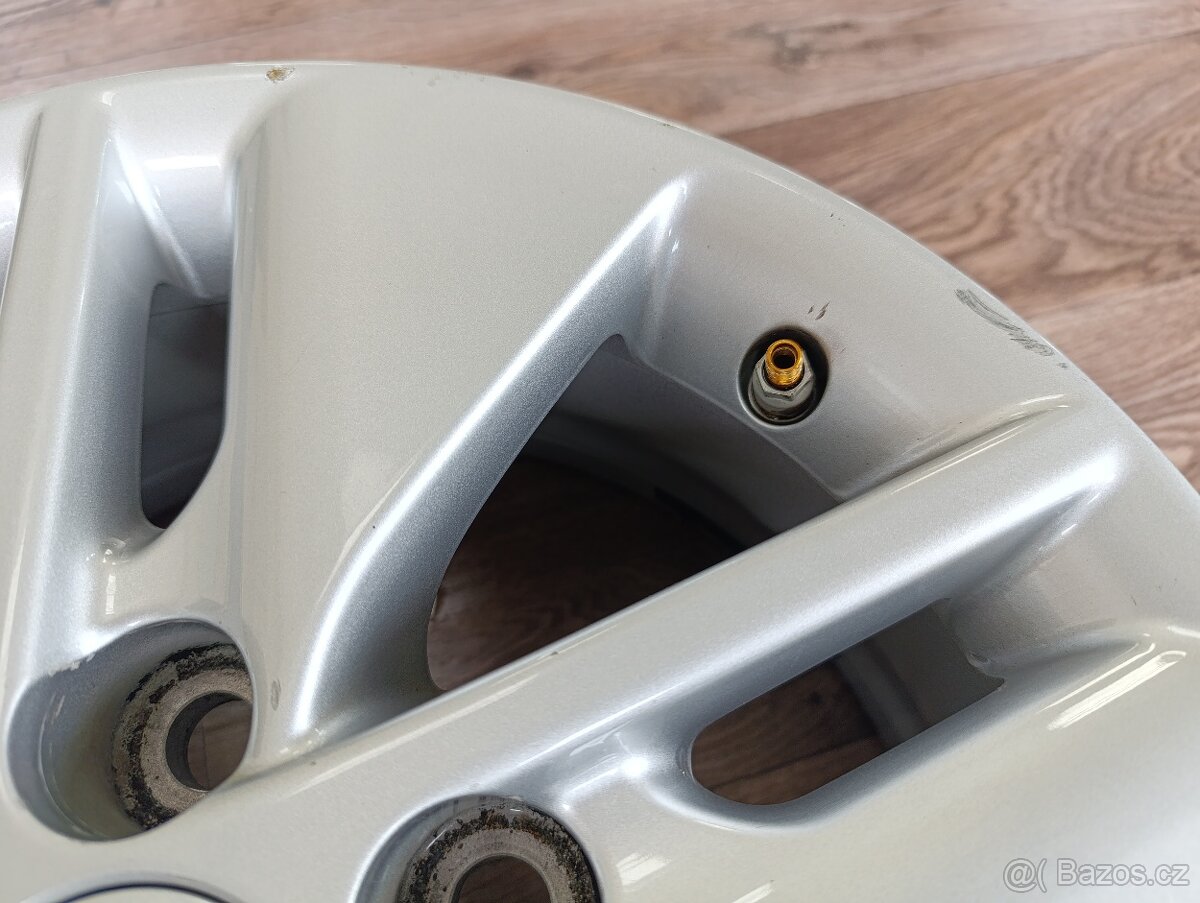 5x114,3 Toyota Auris 6Jx15 ET38 číslo alu HL47293 alu disky - 6