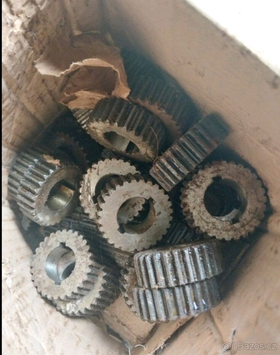 Originální díly do převodovky z vojenského depozitu Dněpr Ur - 6