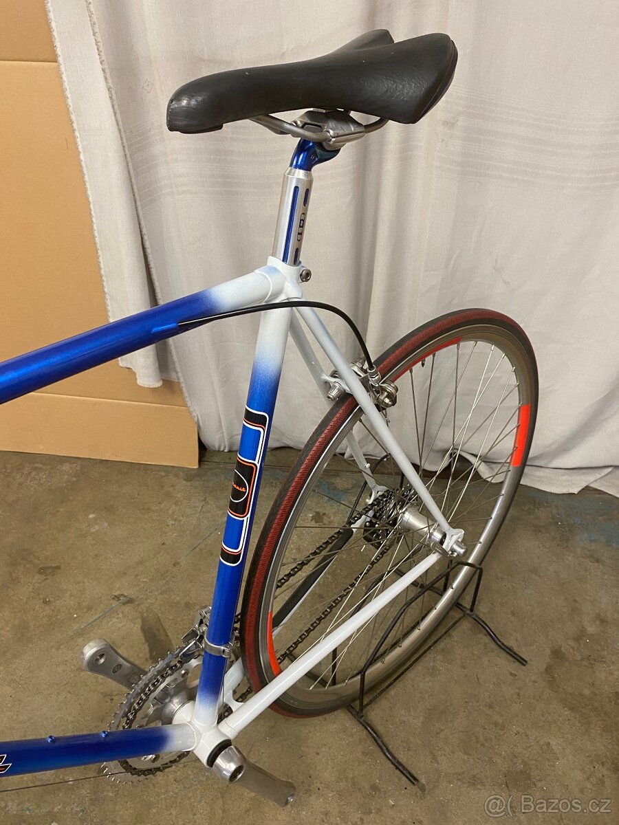 Závodní Favorit - 6