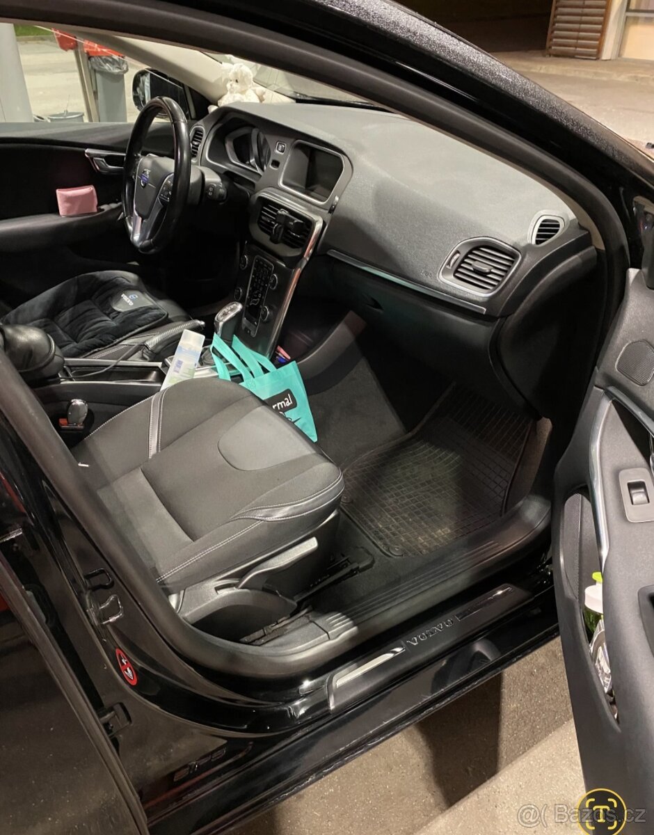 VOLVO V40, Diesel D3, 2012 - 6