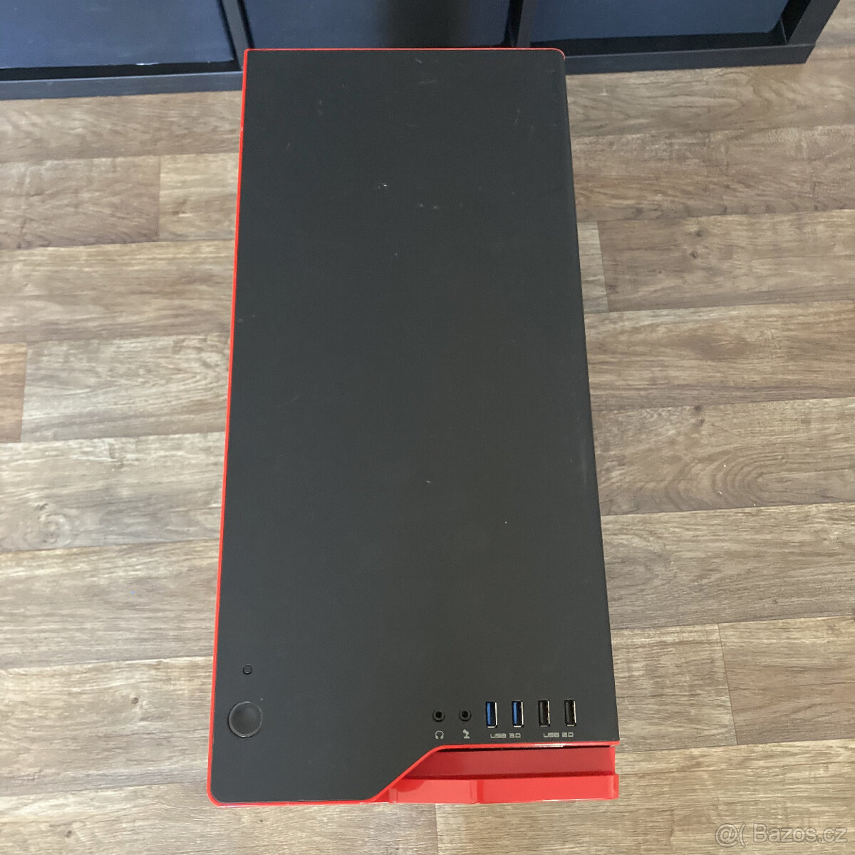 Prostorná PC skříň NZXT H440 (černo-červená) - 6