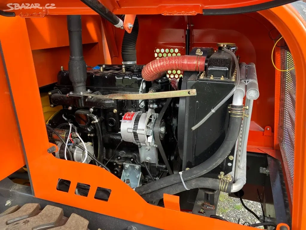 KOLOVÝ KLOUBOVÝ NAKLADAČ 920T - 6