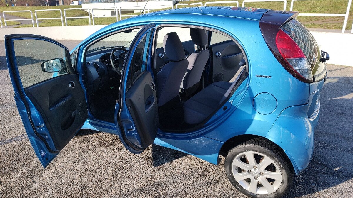 Peugeot iOn 2012 - 6