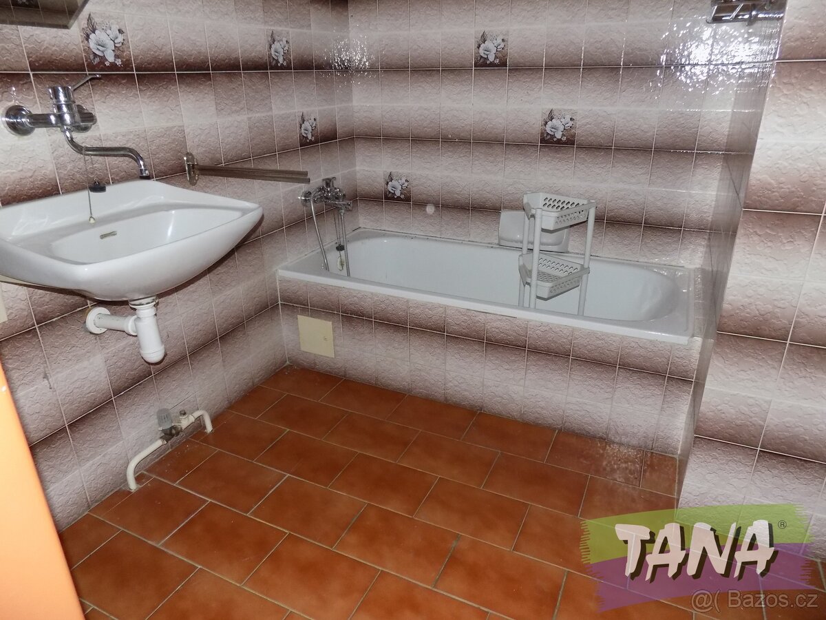 Prodej rodinného domu 6+2 ve městě Sadská, okr. Nymburk, vel - 6