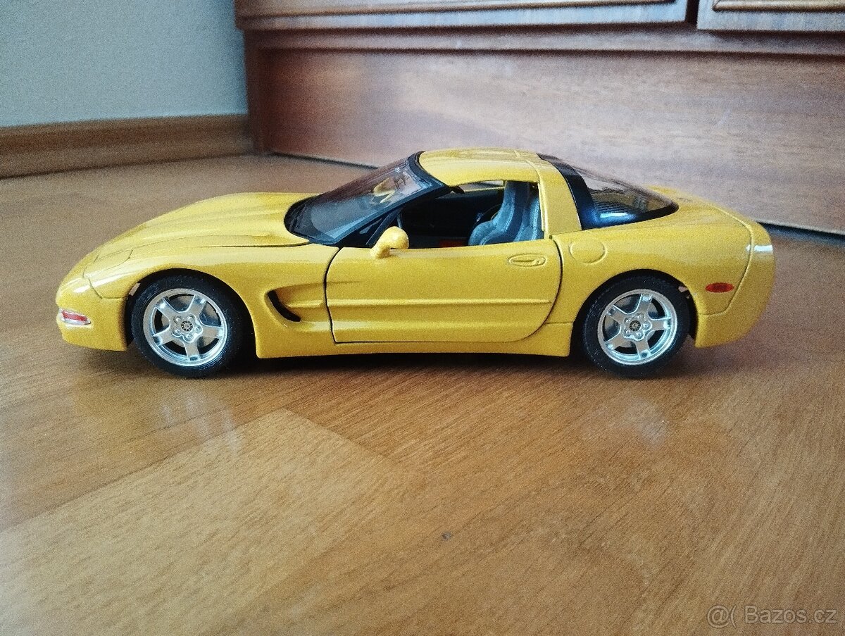 Bburago Chevrolet Corvette 1:18 - 6