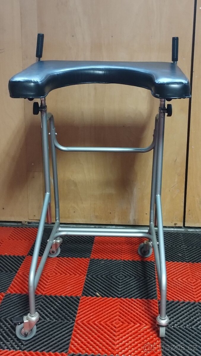 Chodítko s opěrnou deskou. - 6