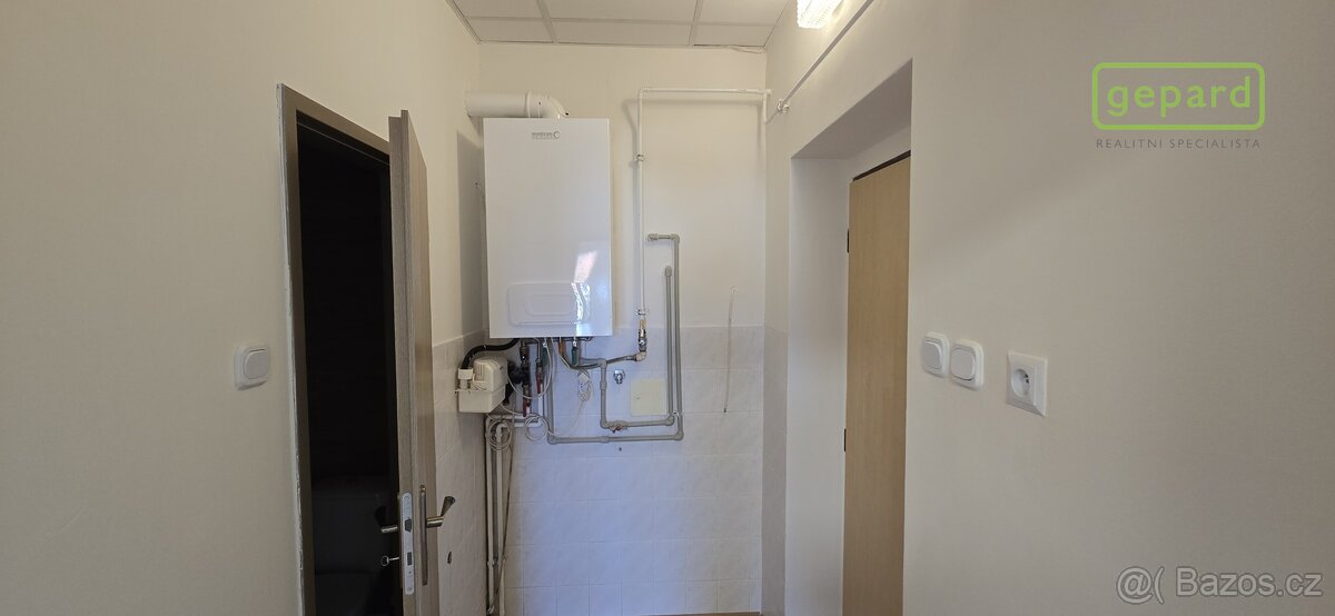 Zděný byt se sklepem a podílem na pozemku - Jírovcova ulice - 6