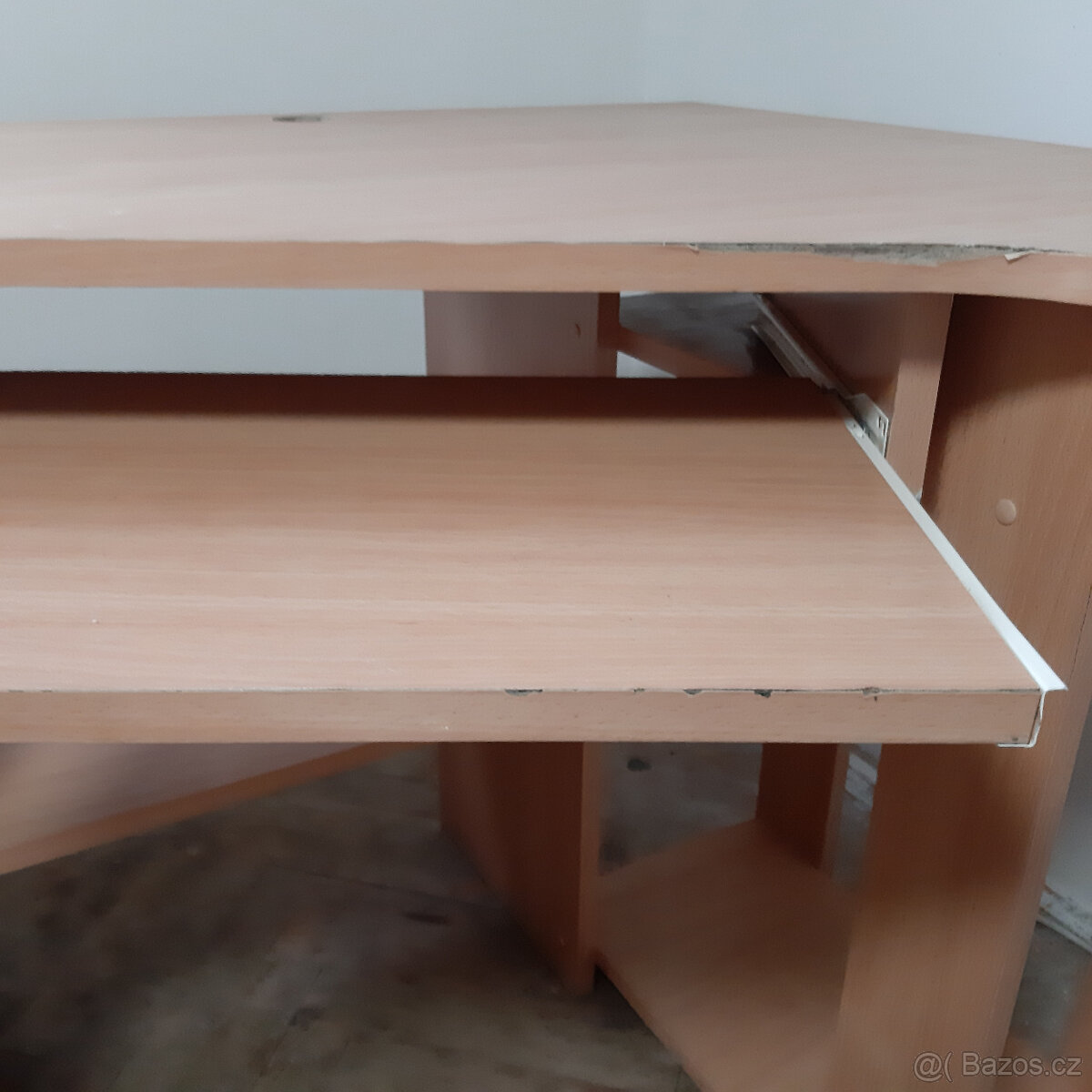 Prodám rohový počítačový stůl - 6