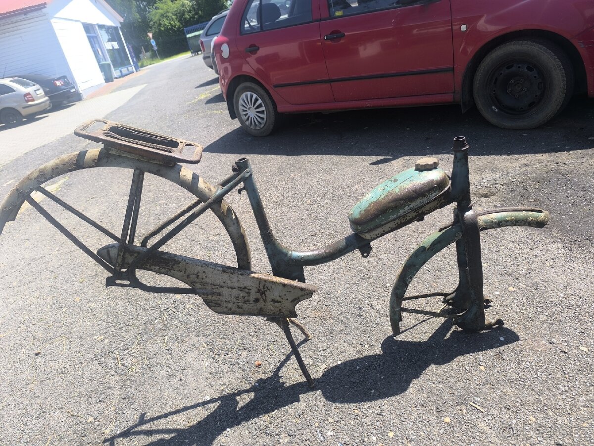 Stadion S11, rám +komplet plechařina. - 6