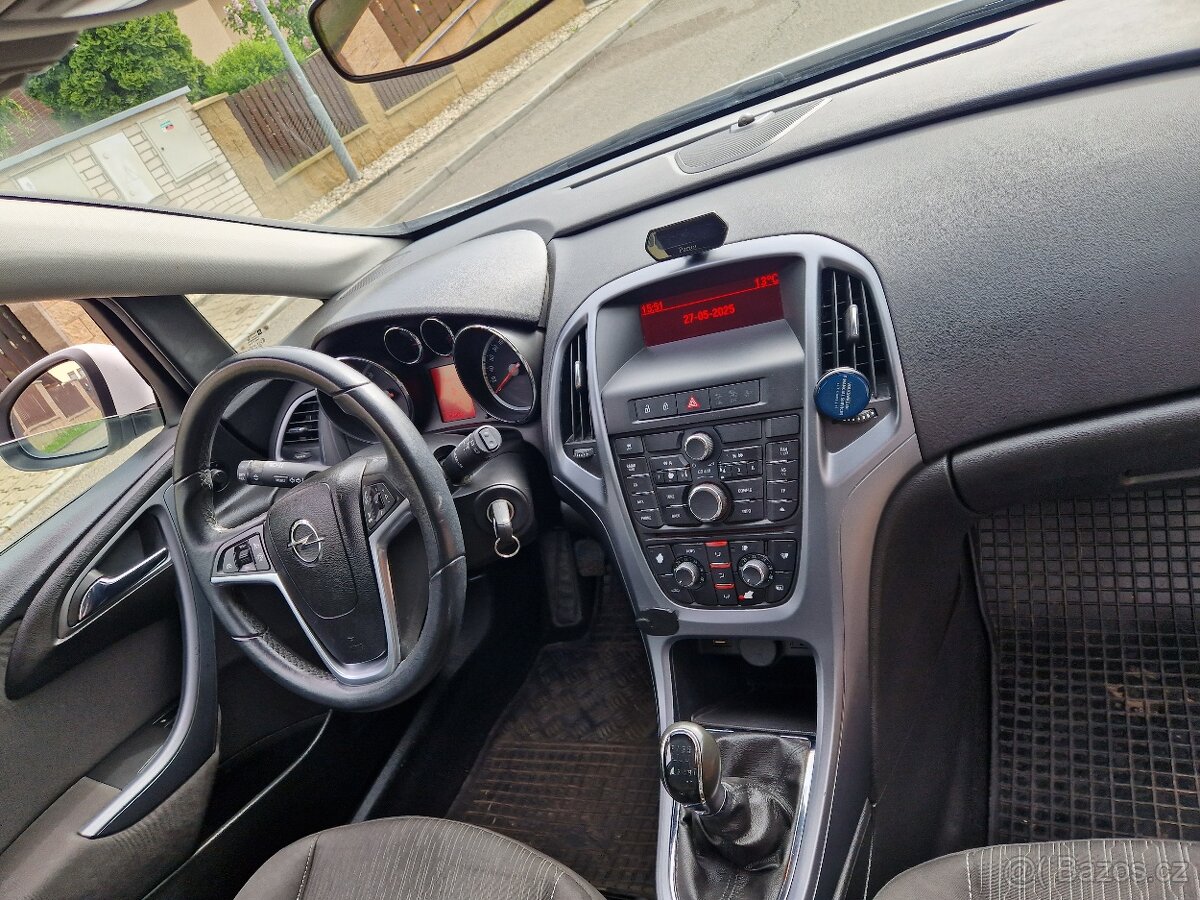 Opel Astra J sports Tourer 1.7 cdti - původ ČR - 2 majitel - 6