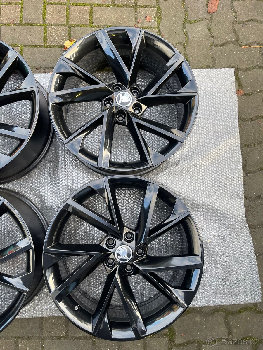 ORIGINÁL Alu Škoda VEGA R19, 5x112, ET44 - TOP STAV - 6