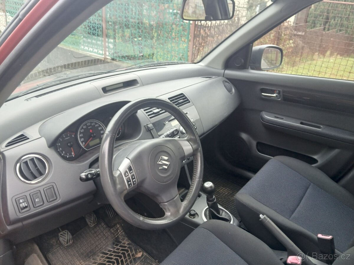 Suzuki Swift 1,3 GL, 4x4, 66kW,Nová Česká STK - 6