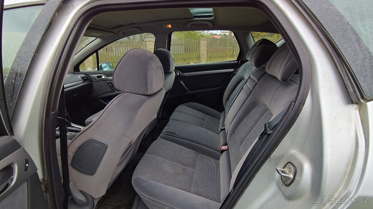 PEUGEOT 407 COMBI - 6