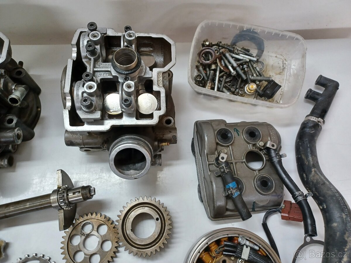 KTM LC8 950 - MOTOR NA DÍLY - 6