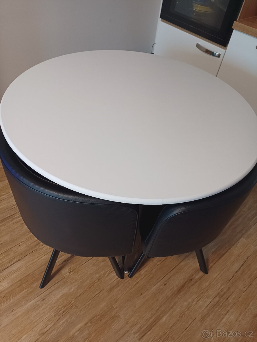 Stůl se židlemi - 6