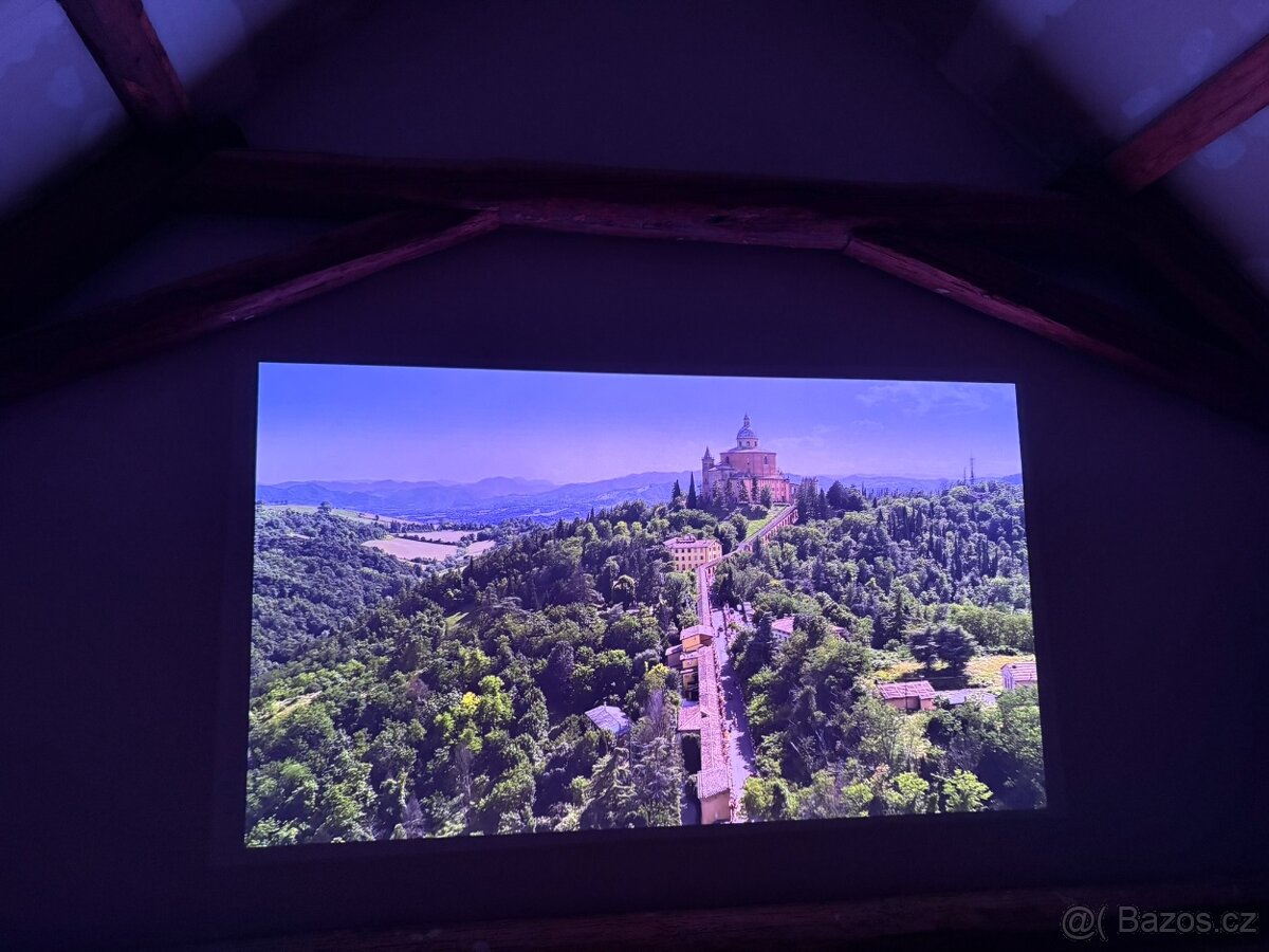 Hisense C1 4K Trichroma Laser s gimbalem - 6