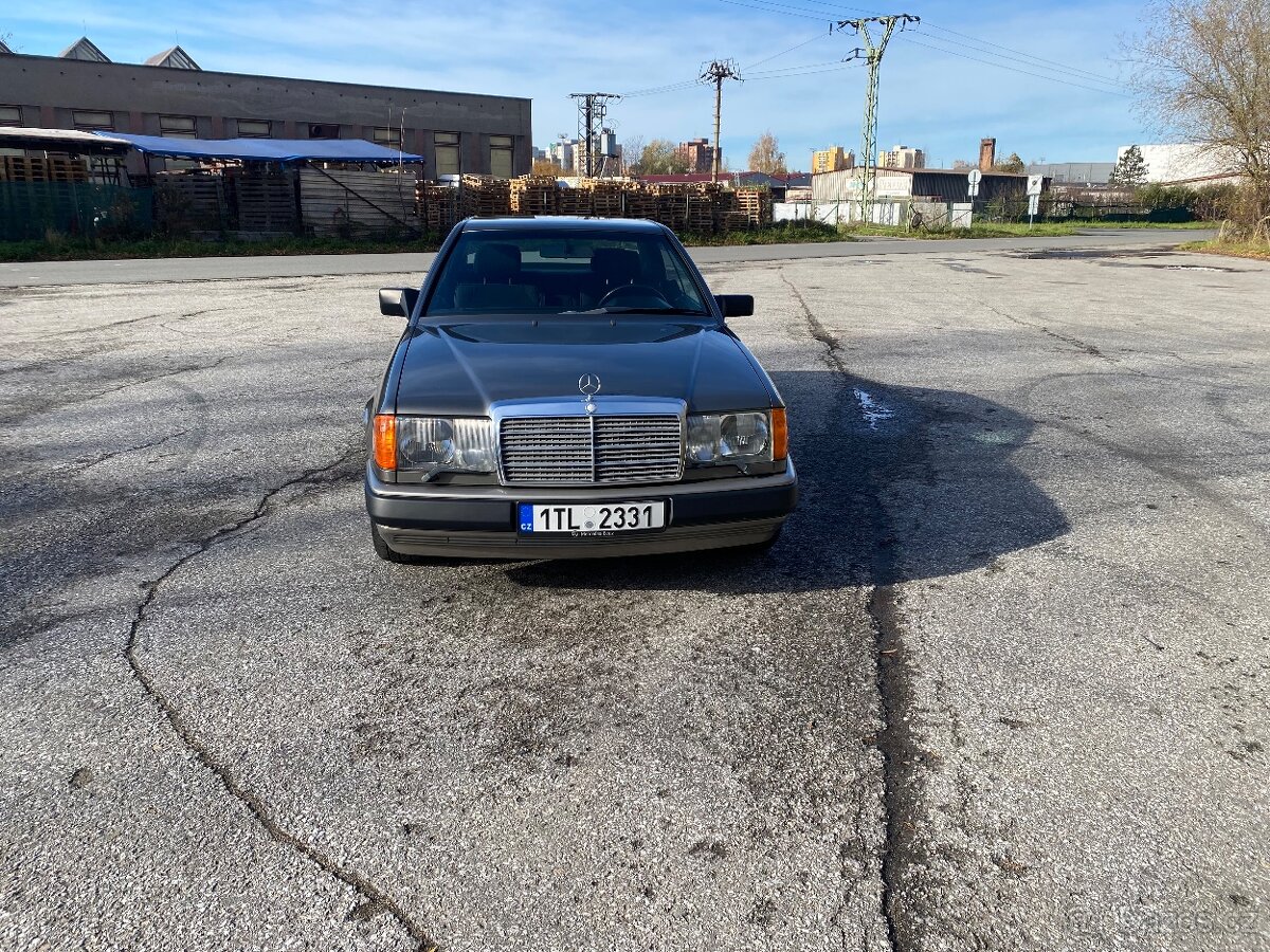 Mercedes-Benz w124 300ce - 6