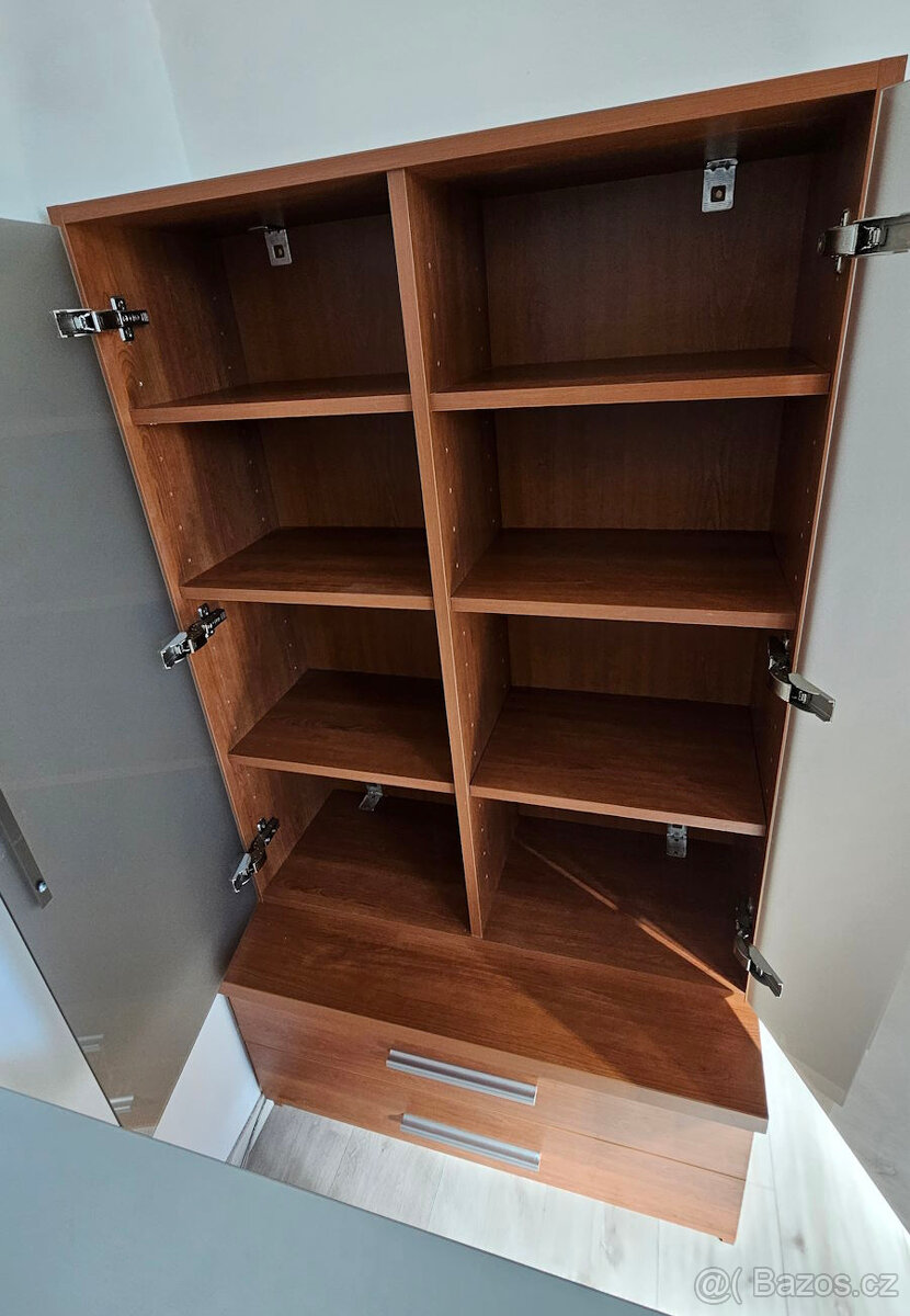 Prodám nábytkovou sestavu (stůl, skříňky) - 6