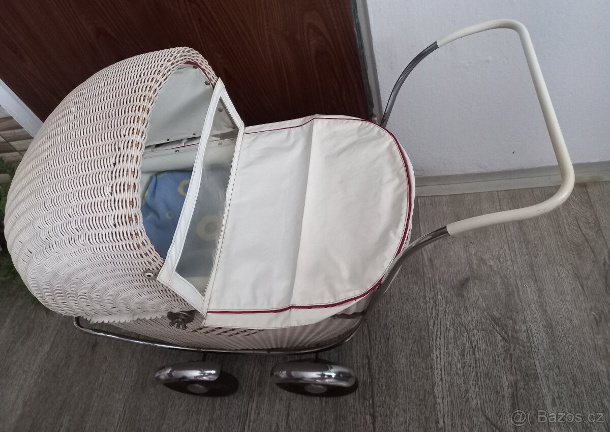 Proutěný kočárek z roku 1965 - 6