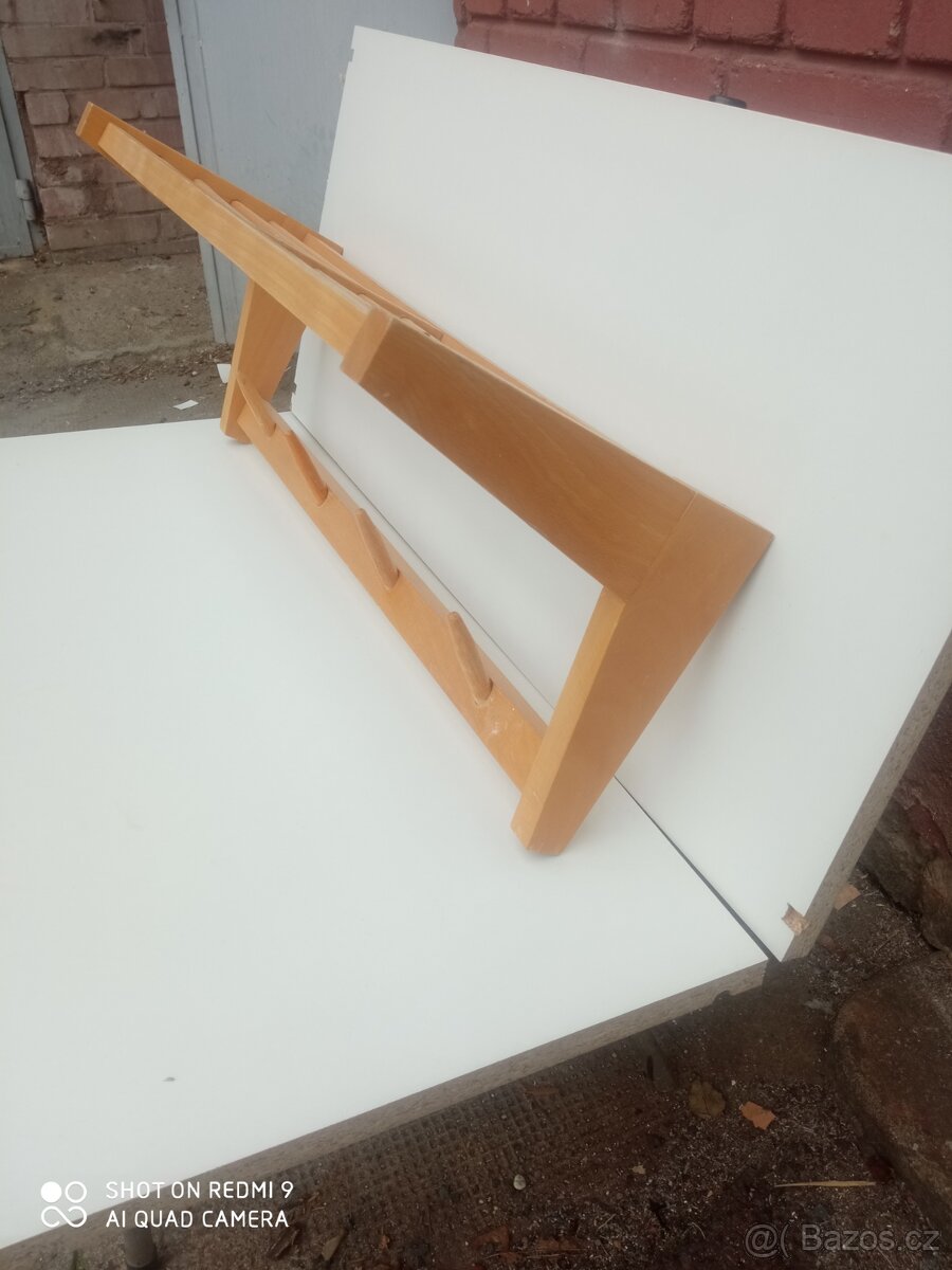 Věšák na zeď - 6