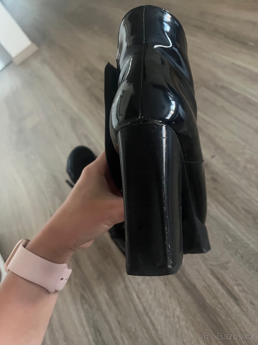 Dámské kotníkové boty z lakované kůže - 6