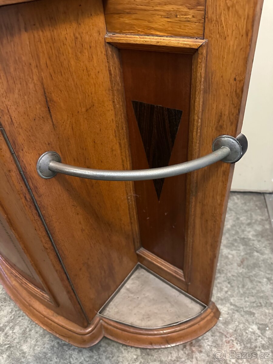 Věšáková stěna - 6