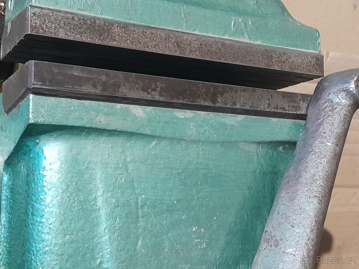 Otočný sklopný strojní svěrák 200mm - 6