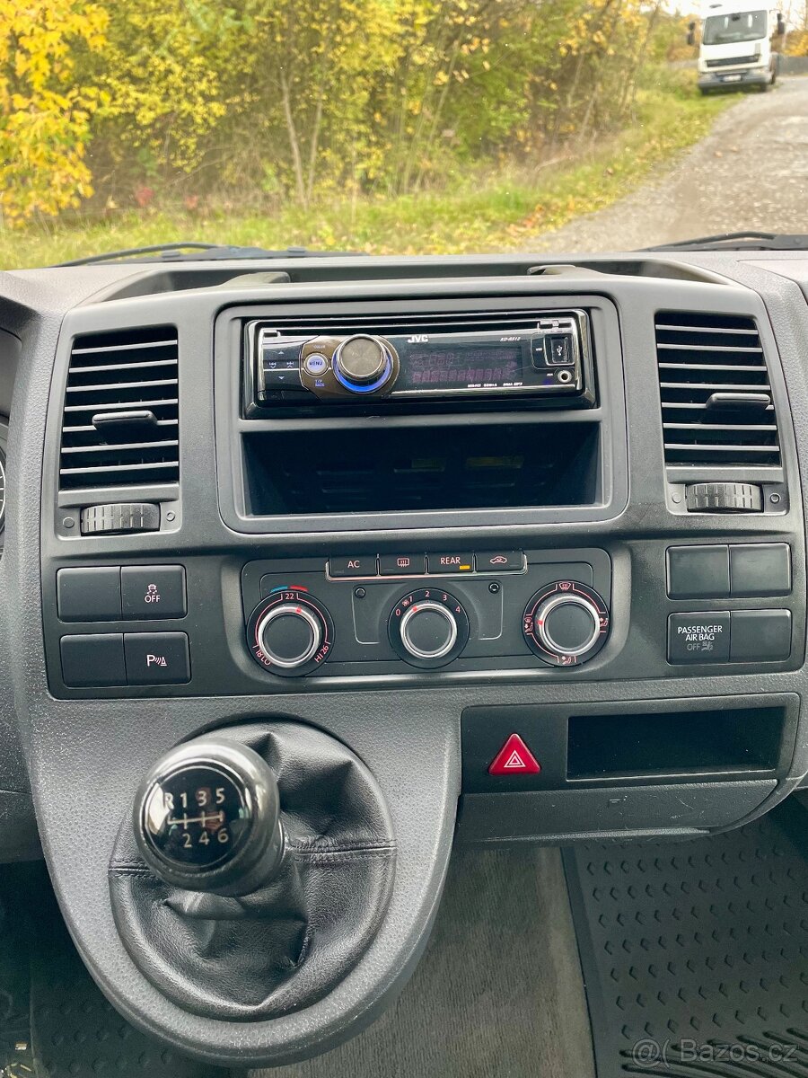 VW Multivan,T5, 2.0 TDI-103 KW, r.v.2011,7míst,Webasto. - 6