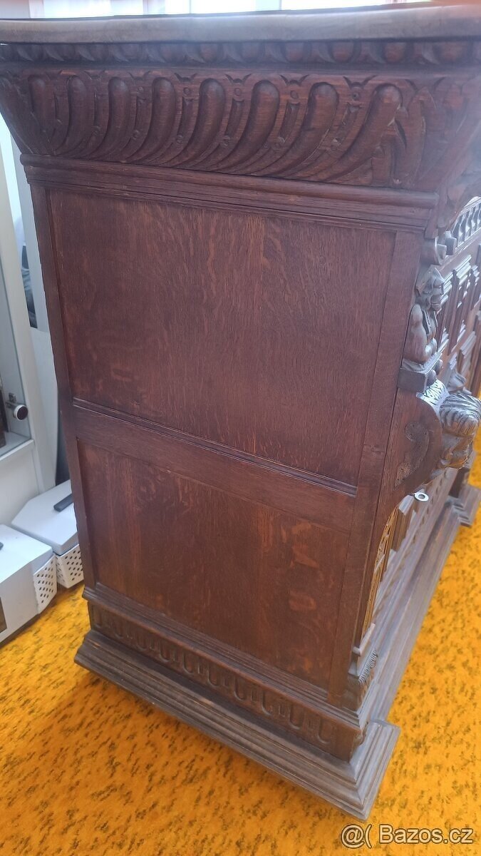 Vyřezávaná komoda - 6
