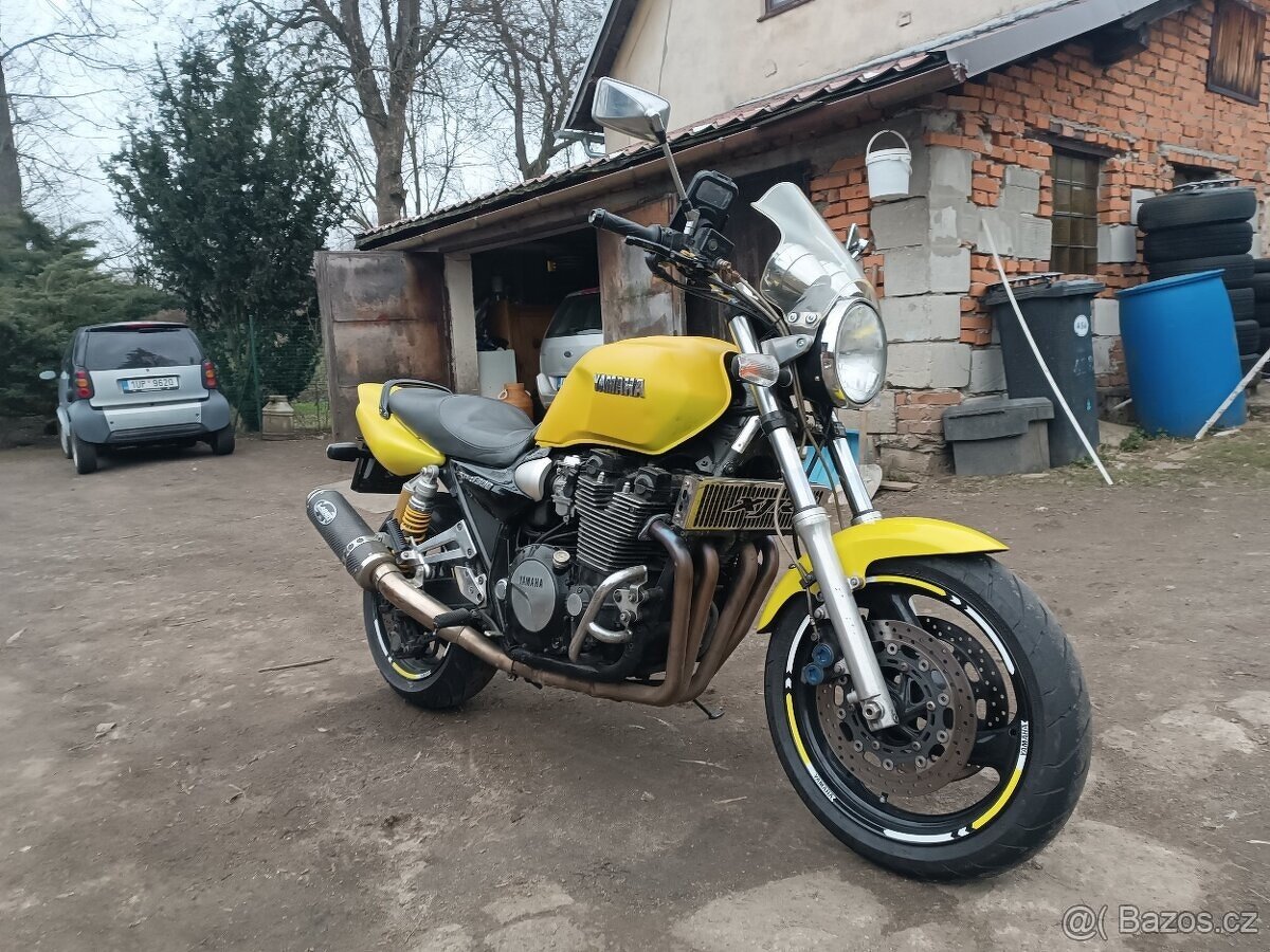 Yamaha XJR - 6