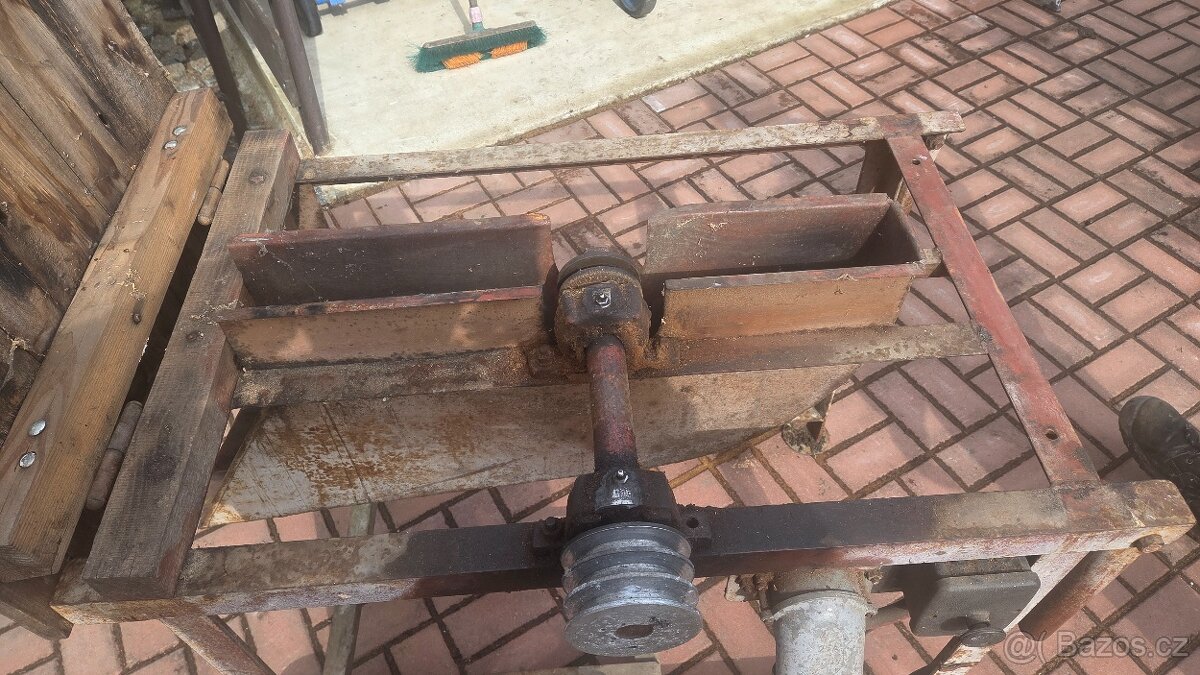 Rám cirkulárky s hřídelí - 6