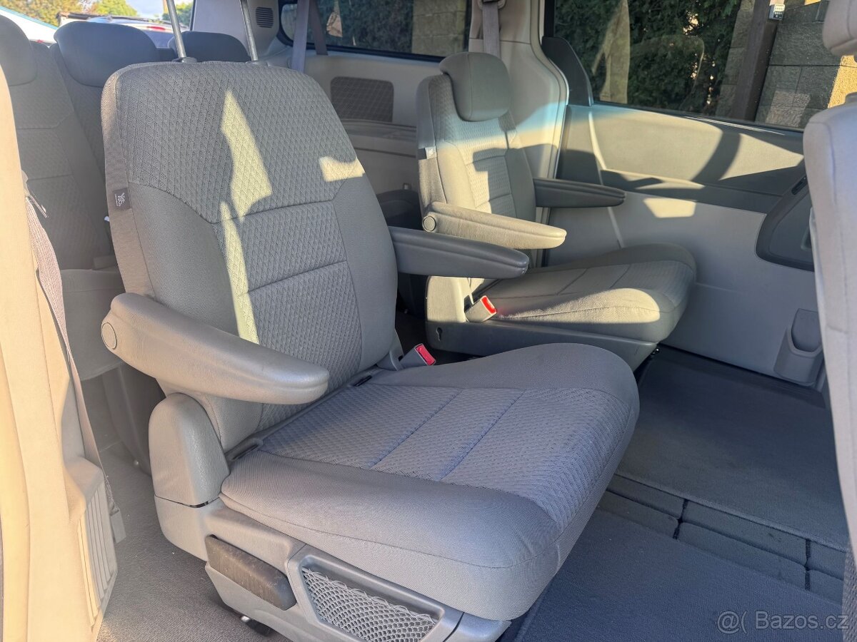 Chrysler Town Country 3,3 V6 RT 2009 DPH - 6