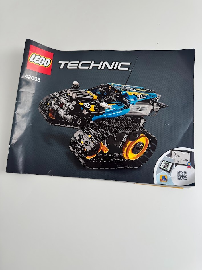 Lego Technic 42095 Remote Controlled Stunt Racer - 6