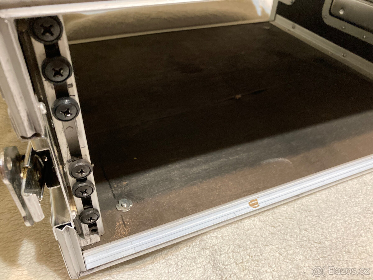 Rack 19" zařízení / 3-4 U používaný - 6