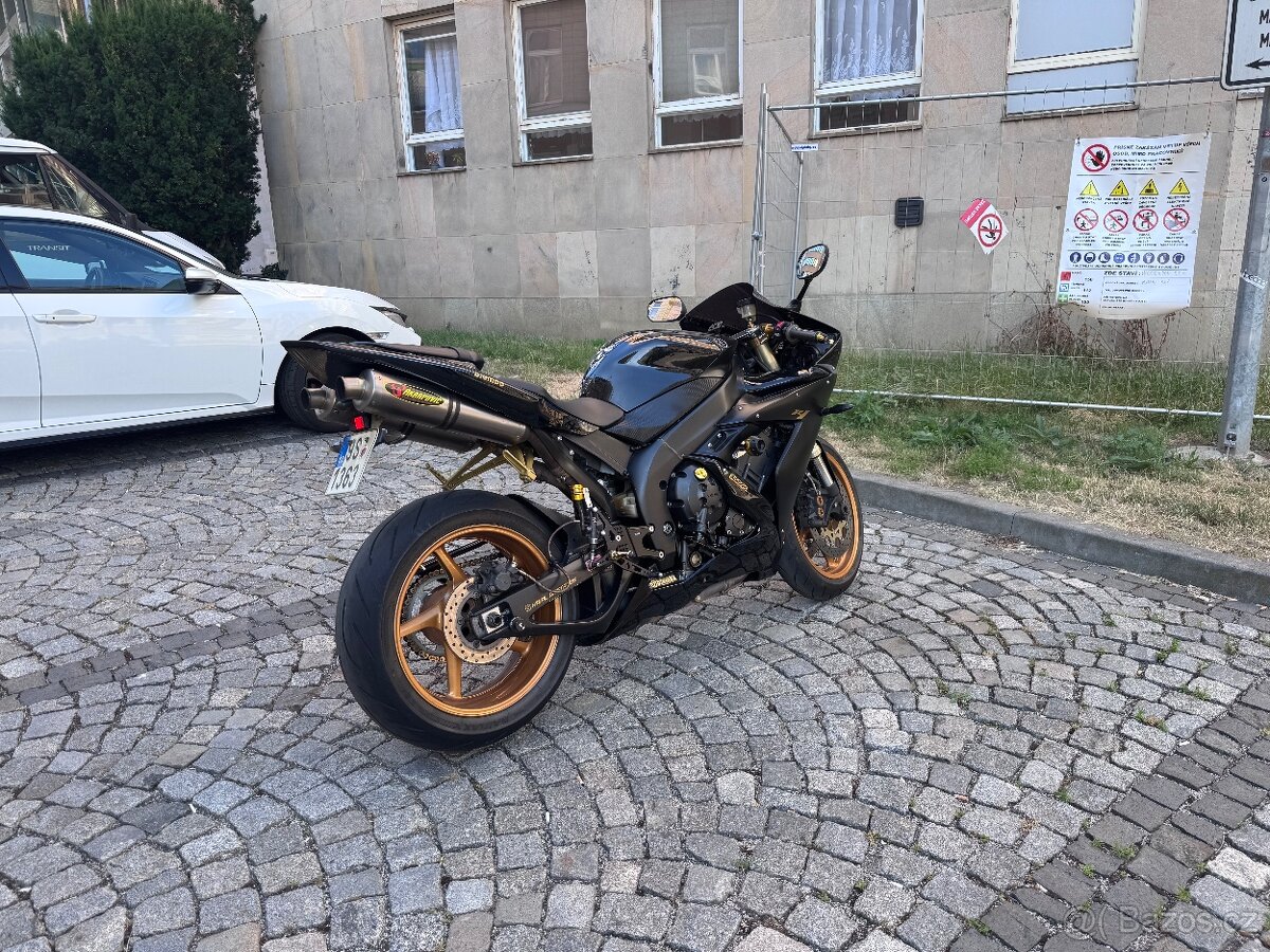 Yamaha r1 - 6
