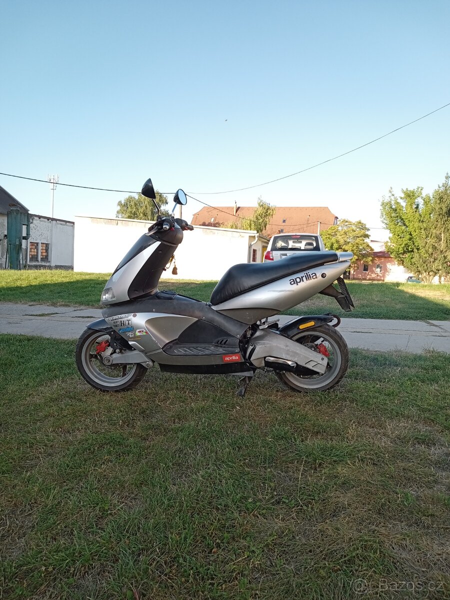 Skútr Aprilia - 6